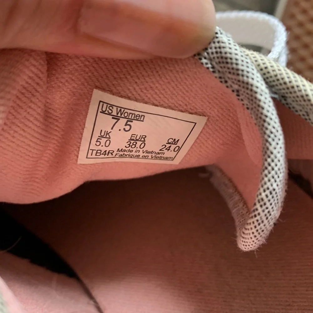 Vans - Picture 8 of 10